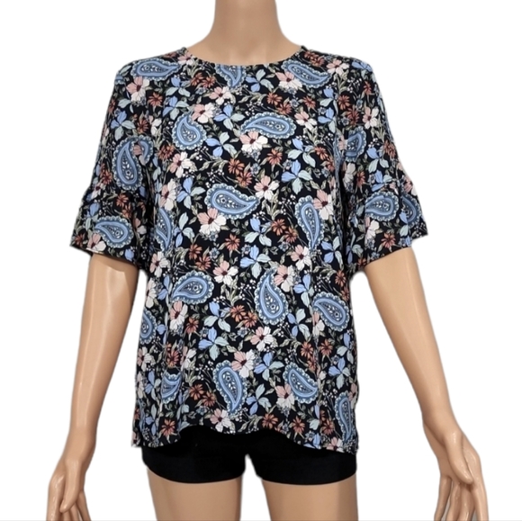 LOFT Tops - Loft  Paisley Shirt Top Size XS  Navy floral round Neck
